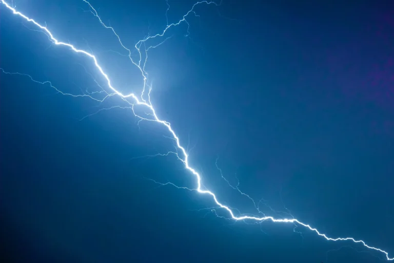 Science Behind Lightning: Complete Guide to Thunderstorm Electricity